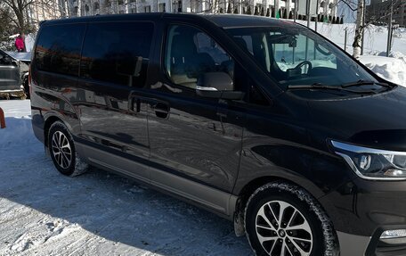 Hyundai Grand Starex Grand Starex I рестайлинг 2, 2019 год, 3 220 000 рублей, 2 фотография