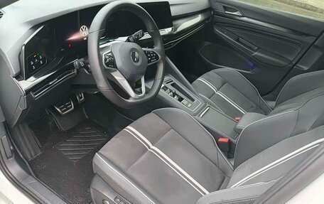 Volkswagen Golf VIII, 2022 год, 2 050 000 рублей, 7 фотография