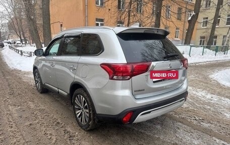 Mitsubishi Outlander III рестайлинг 3, 2018 год, 1 850 000 рублей, 5 фотография