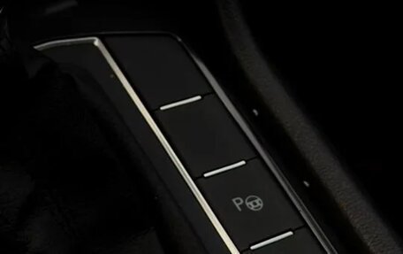 Volkswagen Tiguan II, 2018 год, 2 650 000 рублей, 12 фотография