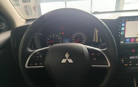 Mitsubishi Outlander III рестайлинг 3, 2013 год, 1 249 000 рублей, 9 фотография