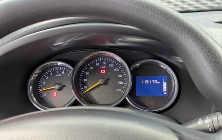 Renault Logan II, 2015 год, 799 000 рублей, 22 фотография