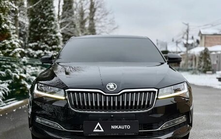 Skoda Superb III рестайлинг, 2025 год, 2 880 000 рублей, 2 фотография