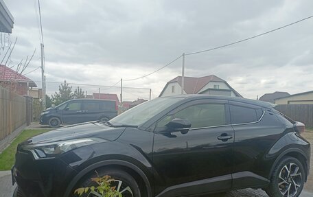 Toyota C-HR I рестайлинг, 2017 год, 1 899 000 рублей, 2 фотография