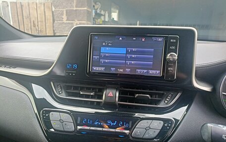 Toyota C-HR I рестайлинг, 2017 год, 1 899 000 рублей, 8 фотография