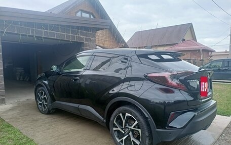 Toyota C-HR I рестайлинг, 2017 год, 1 899 000 рублей, 3 фотография