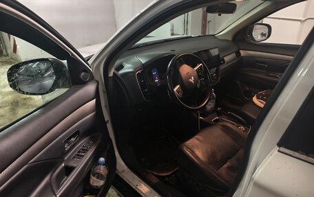 Mitsubishi Outlander III рестайлинг 3, 2013 год, 1 730 000 рублей, 7 фотография