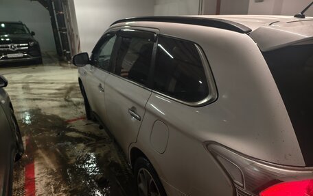 Mitsubishi Outlander III рестайлинг 3, 2013 год, 1 730 000 рублей, 10 фотография