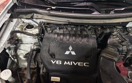 Mitsubishi Outlander III рестайлинг 3, 2013 год, 1 730 000 рублей, 14 фотография