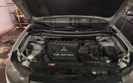 Mitsubishi Outlander III рестайлинг 3, 2013 год, 1 730 000 рублей, 15 фотография