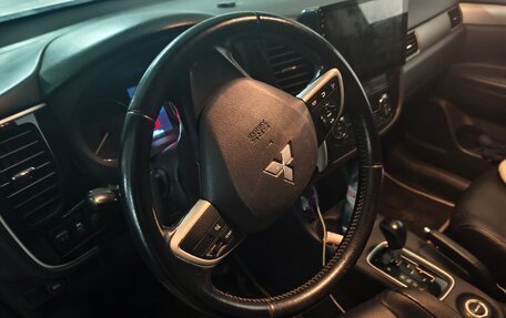 Mitsubishi Outlander III рестайлинг 3, 2013 год, 1 730 000 рублей, 8 фотография