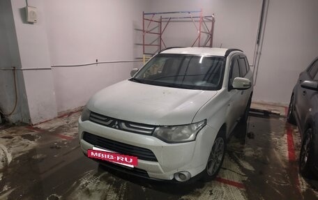 Mitsubishi Outlander III рестайлинг 3, 2013 год, 1 730 000 рублей, 2 фотография