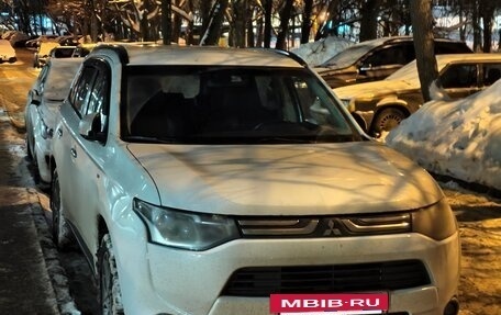 Mitsubishi Outlander III рестайлинг 3, 2013 год, 1 730 000 рублей, 3 фотография