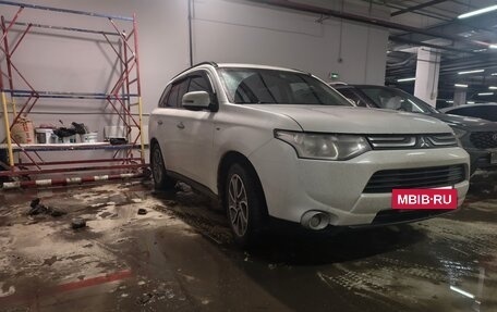 Mitsubishi Outlander III рестайлинг 3, 2013 год, 1 730 000 рублей, 4 фотография