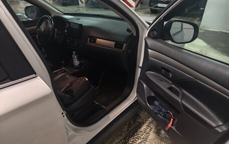 Mitsubishi Outlander III рестайлинг 3, 2013 год, 1 730 000 рублей, 18 фотография