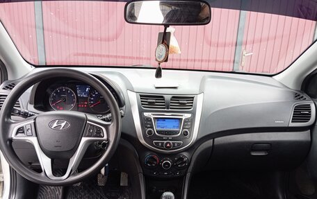 Hyundai Solaris II рестайлинг, 2012 год, 890 000 рублей, 8 фотография