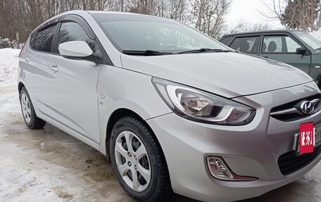 Hyundai Solaris II рестайлинг, 2012 год, 890 000 рублей, 3 фотография
