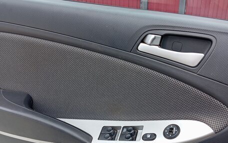 Hyundai Solaris II рестайлинг, 2012 год, 890 000 рублей, 11 фотография