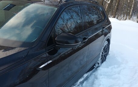 Volkswagen Tiguan II, 2021 год, 2 550 000 рублей, 2 фотография