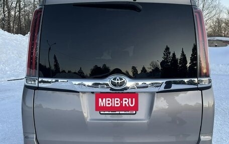 Toyota Noah III, 2018 год, 2 350 000 рублей, 6 фотография