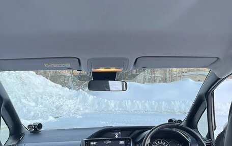 Toyota Noah III, 2018 год, 2 350 000 рублей, 13 фотография