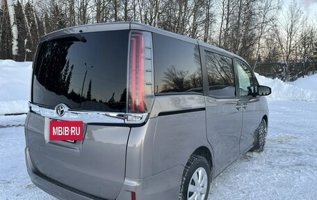 Toyota Noah III, 2018 год, 2 350 000 рублей, 7 фотография