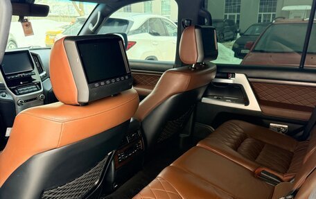 Toyota Land Cruiser 200, 2017 год, 5 000 000 рублей, 6 фотография