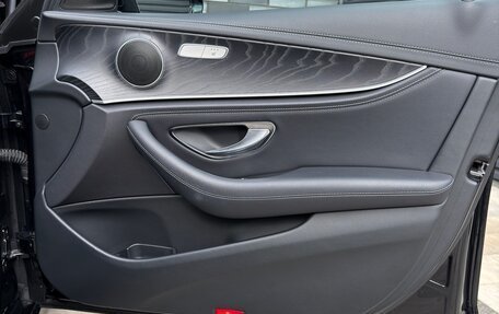 Mercedes-Benz E-Класс, 2018 год, 3 250 000 рублей, 19 фотография