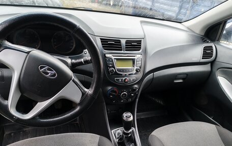 Hyundai Solaris II рестайлинг, 2011 год, 780 000 рублей, 3 фотография