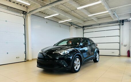 Toyota C-HR I рестайлинг, 2017 год, 2 149 900 рублей, 2 фотография