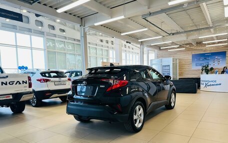 Toyota C-HR I рестайлинг, 2017 год, 2 149 900 рублей, 6 фотография