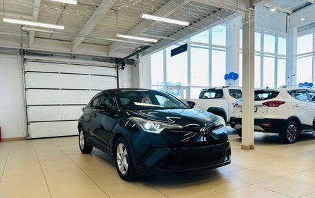 Toyota C-HR I рестайлинг, 2017 год, 2 149 900 рублей, 8 фотография