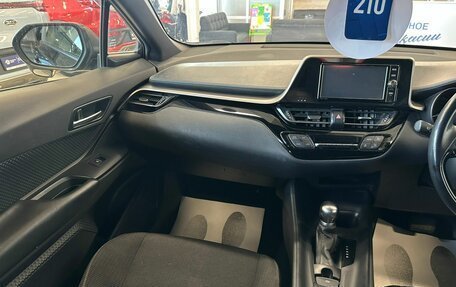 Toyota C-HR I рестайлинг, 2017 год, 2 149 900 рублей, 14 фотография