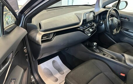 Toyota C-HR I рестайлинг, 2017 год, 2 149 900 рублей, 12 фотография