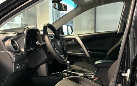 Toyota RAV4, 2017 год, 2 480 000 рублей, 6 фотография