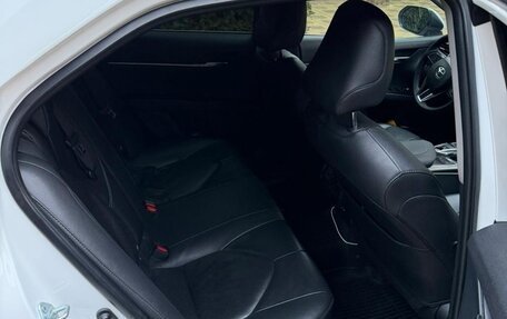 Toyota Camry, 2021 год, 2 070 000 рублей, 10 фотография