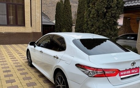 Toyota Camry, 2021 год, 2 070 000 рублей, 5 фотография