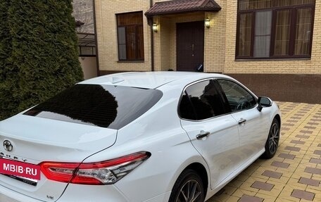 Toyota Camry, 2021 год, 2 070 000 рублей, 4 фотография