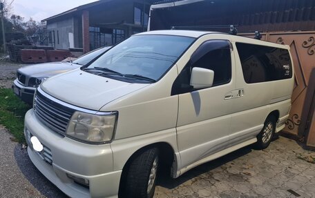 Nissan Elgrand I, 2001 год, 750 000 рублей, 3 фотография