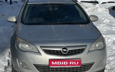 Opel Astra J, 2012 год, 620 000 рублей, 1 фотография