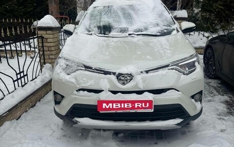 Toyota RAV4, 2018 год, 2 150 000 рублей, 5 фотография