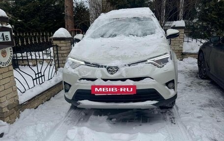 Toyota RAV4, 2018 год, 2 150 000 рублей, 6 фотография