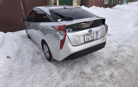 Toyota Prius IV XW50, 2017 год, 2 000 000 рублей, 4 фотография