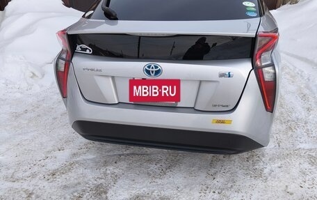 Toyota Prius IV XW50, 2017 год, 2 000 000 рублей, 5 фотография