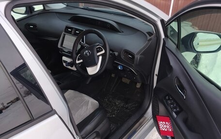 Toyota Prius IV XW50, 2017 год, 2 000 000 рублей, 7 фотография