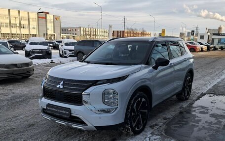 Mitsubishi Outlander, 2024 год, 4 899 000 рублей, 3 фотография