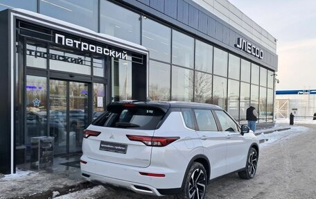Mitsubishi Outlander, 2024 год, 4 899 000 рублей, 8 фотография