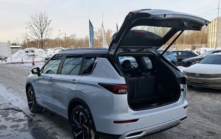 Mitsubishi Outlander, 2024 год, 4 899 000 рублей, 9 фотография