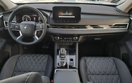 Mitsubishi Outlander, 2024 год, 4 899 000 рублей, 12 фотография