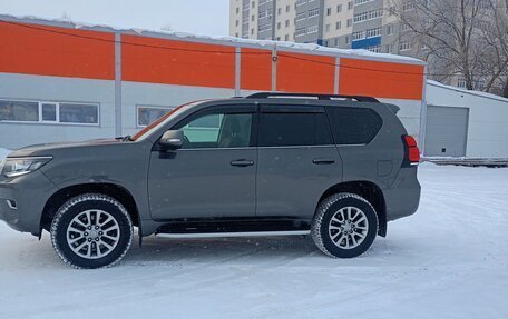 Toyota Land Cruiser Prado 150 рестайлинг 2, 2017 год, 4 300 000 рублей, 9 фотография